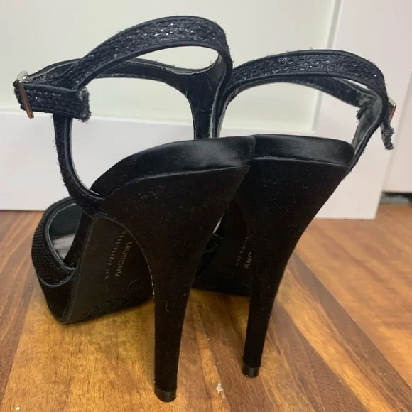 Chinese Laundry 6 - Picture 5 of 9